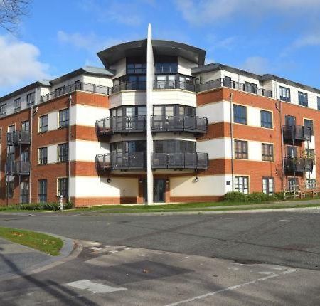 Blue Sky Apartments @Wallis Square, Farnborough Farnborough  Exteriör bild