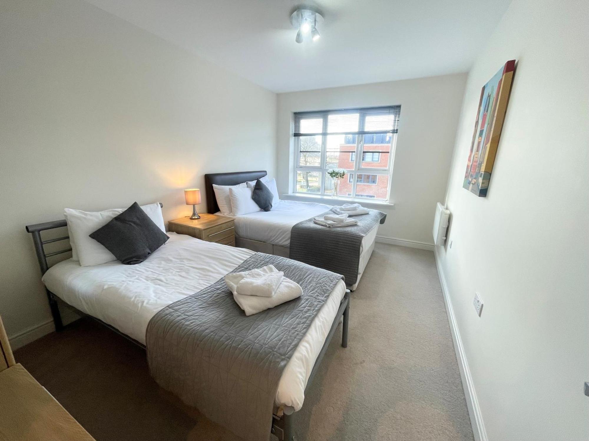 Blue Sky Apartments @Wallis Square, Farnborough Farnborough  Exteriör bild