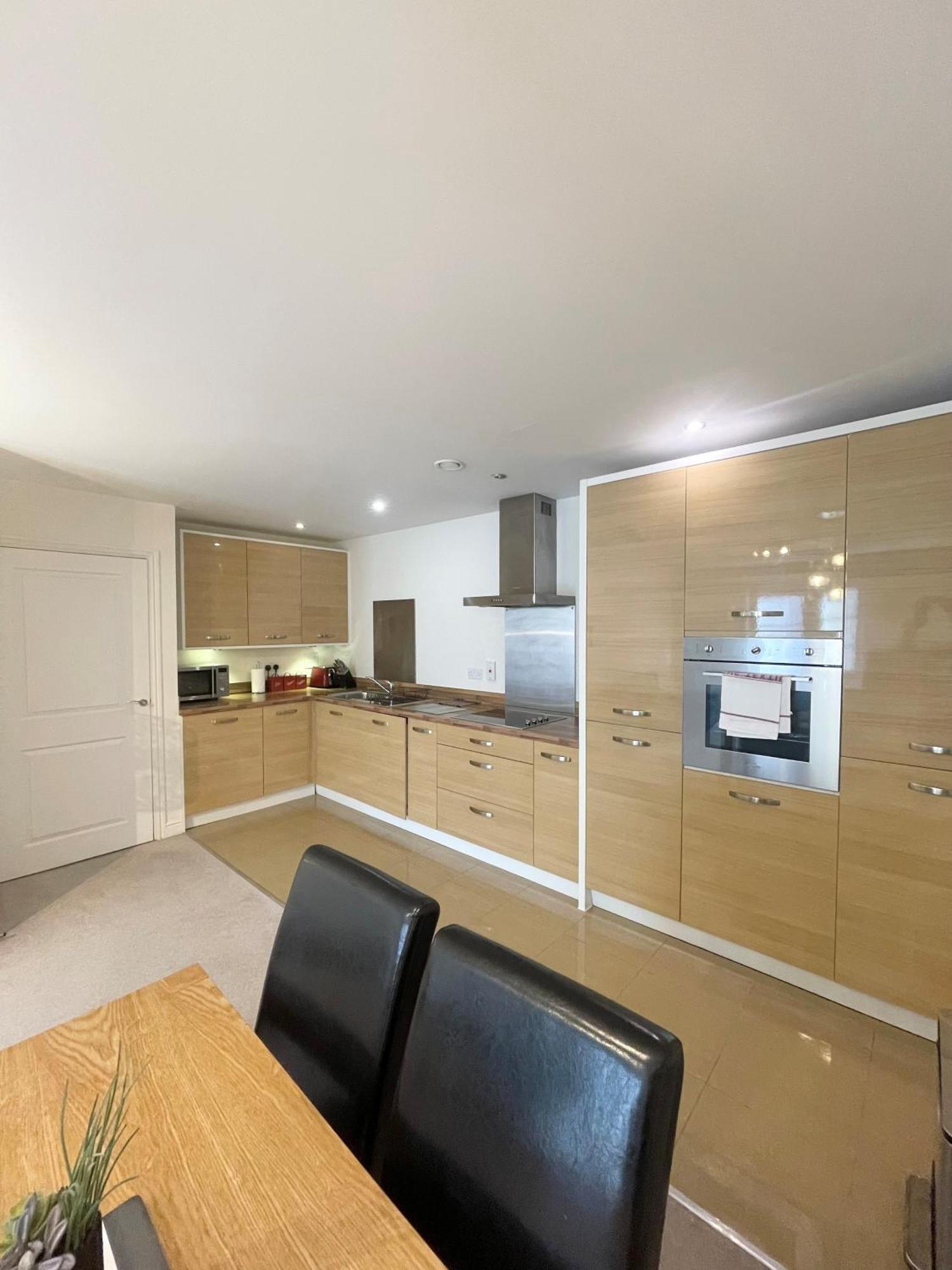 Blue Sky Apartments @Wallis Square, Farnborough Farnborough  Exteriör bild