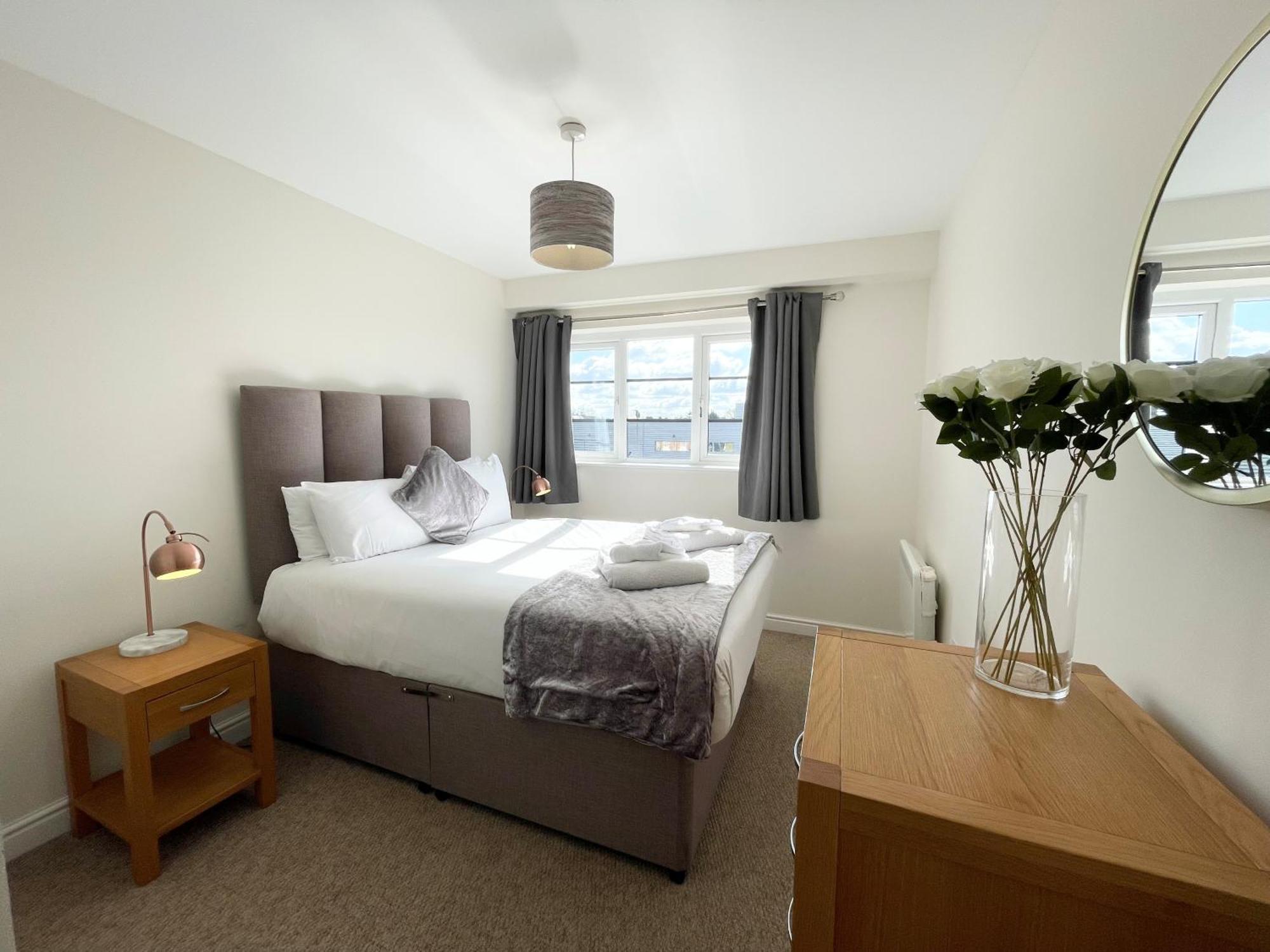 Blue Sky Apartments @Wallis Square, Farnborough Farnborough  Exteriör bild
