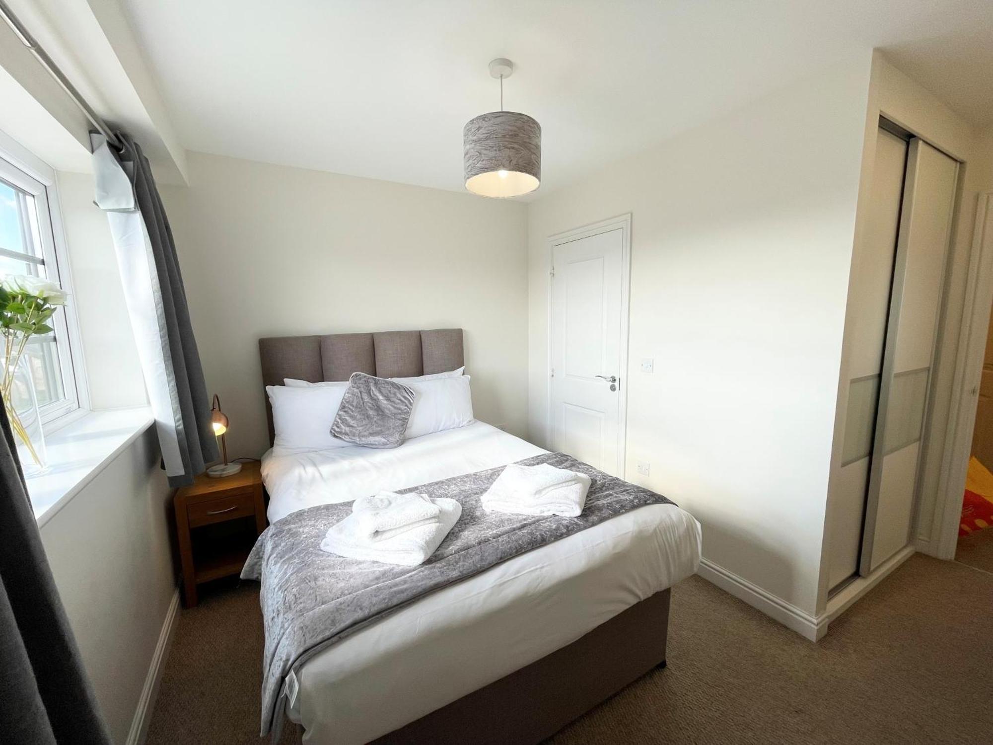 Blue Sky Apartments @Wallis Square, Farnborough Farnborough  Exteriör bild