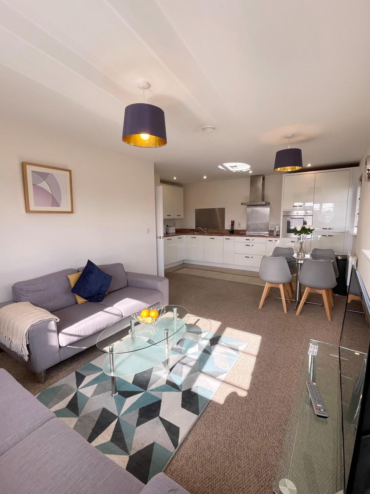 Blue Sky Apartments @Wallis Square, Farnborough Farnborough  Exteriör bild