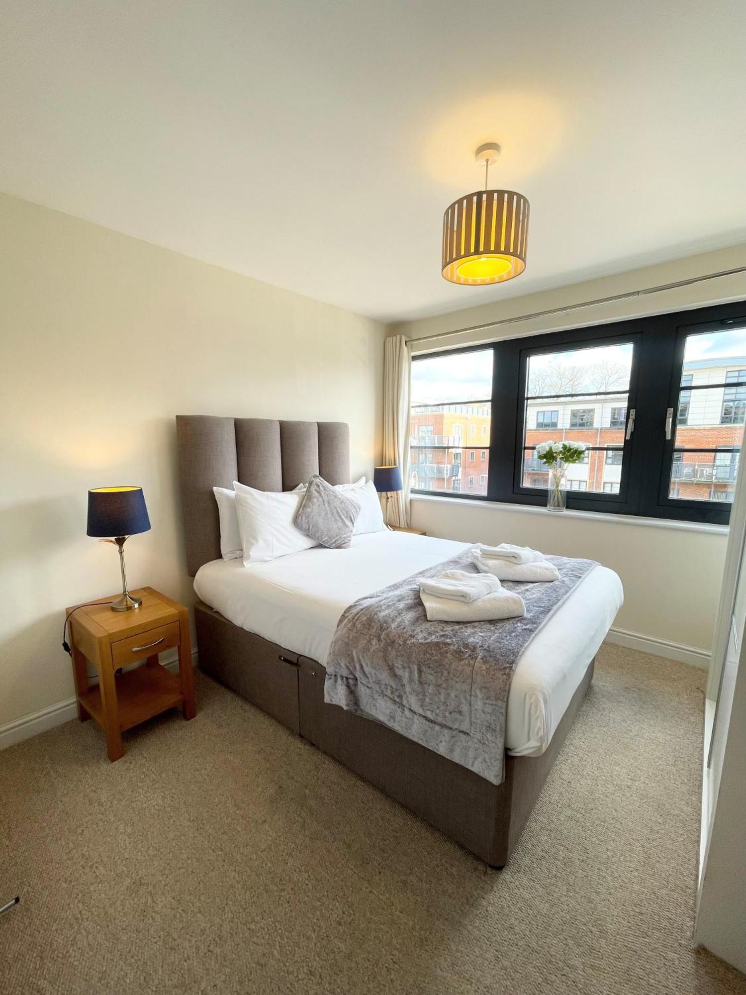Blue Sky Apartments @Wallis Square, Farnborough Farnborough  Exteriör bild