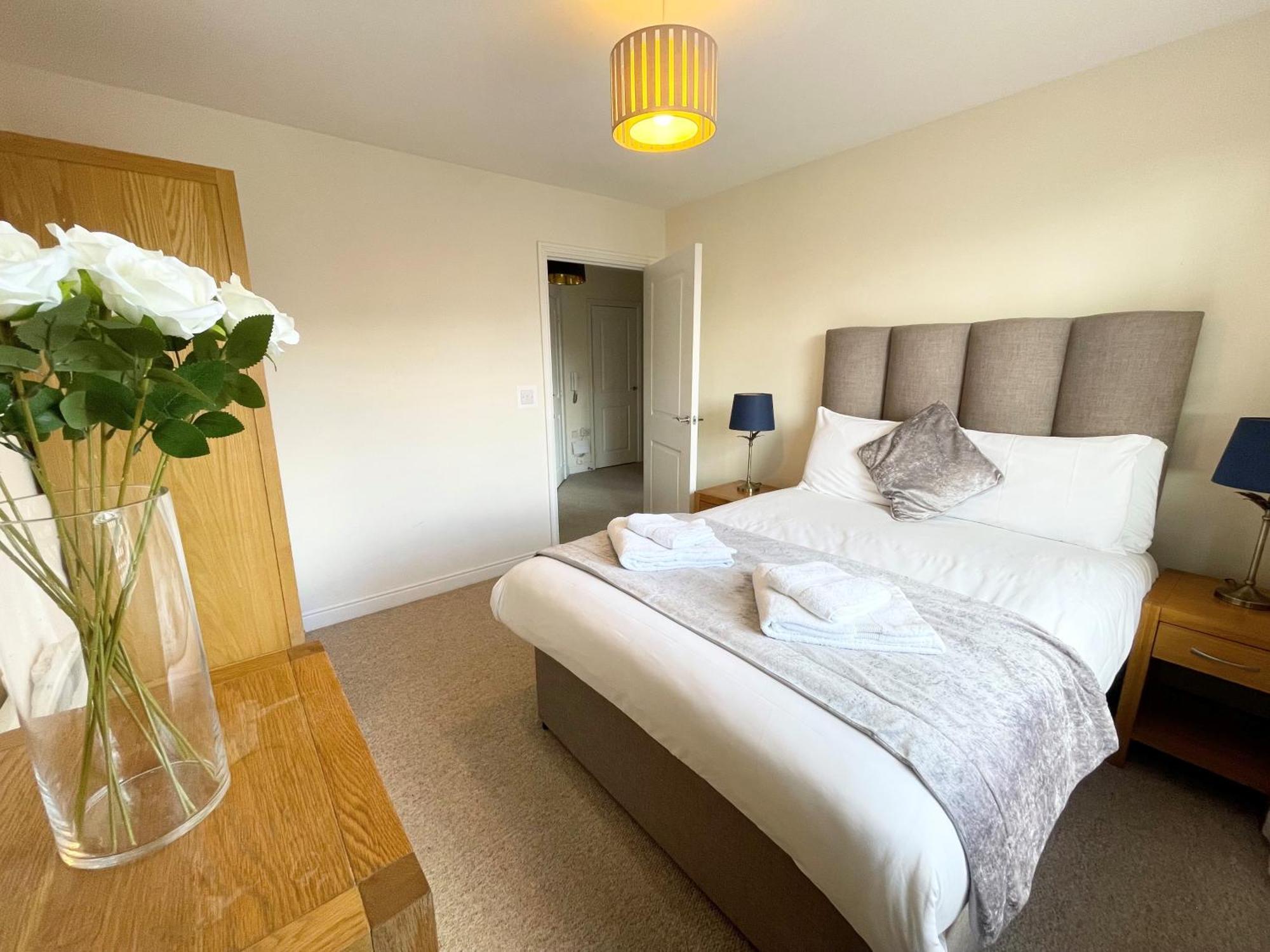 Blue Sky Apartments @Wallis Square, Farnborough Farnborough  Exteriör bild
