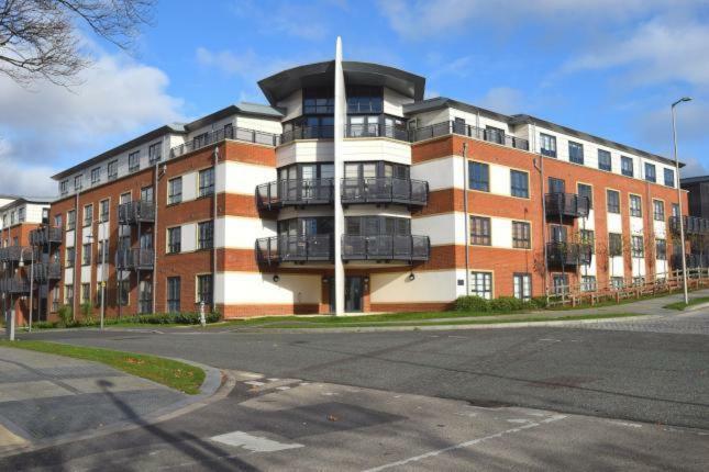 Blue Sky Apartments @Wallis Square, Farnborough Farnborough  Exteriör bild